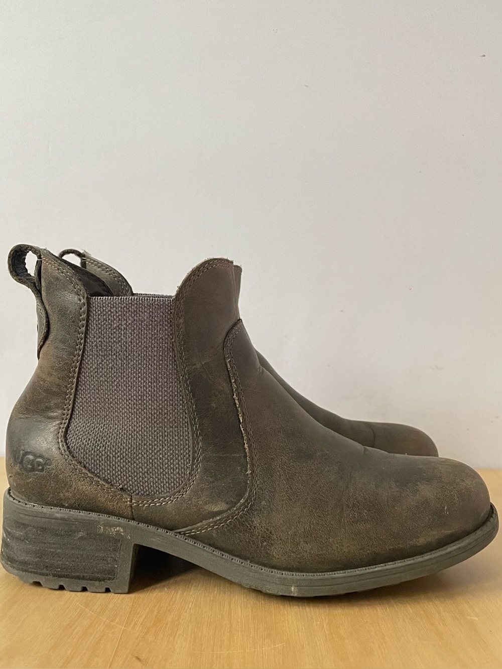 UGG Bonham Leather Chelsea boots | US 5.5